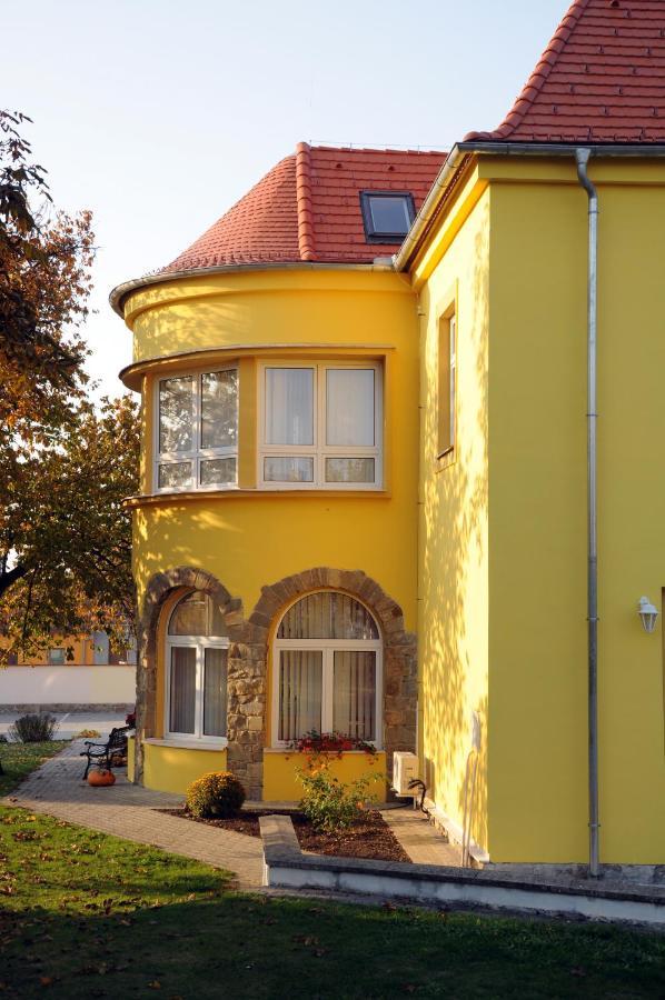Apollon Hotel Valtice Exterior foto